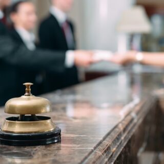ホテルや旅館におけるマーケティングとは？使われることが多い戦略や成功事例を解説